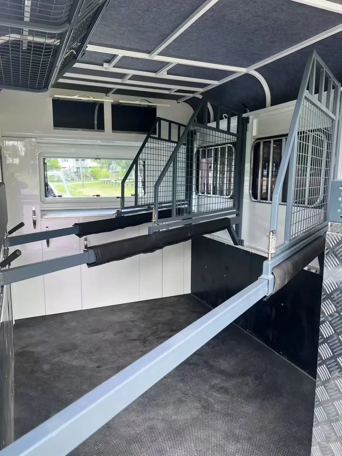 2 Horse Angle Load Luxury Horse Float