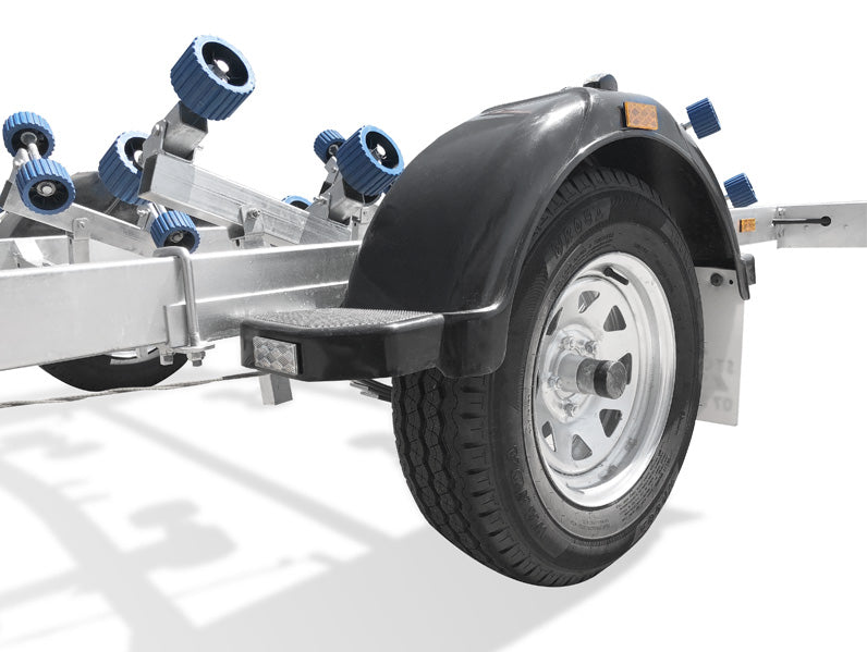 6300 SERIES BOAT TRAILER WITH DISC BRAKES (WOBBLE ROLLERS OR SKIDS)