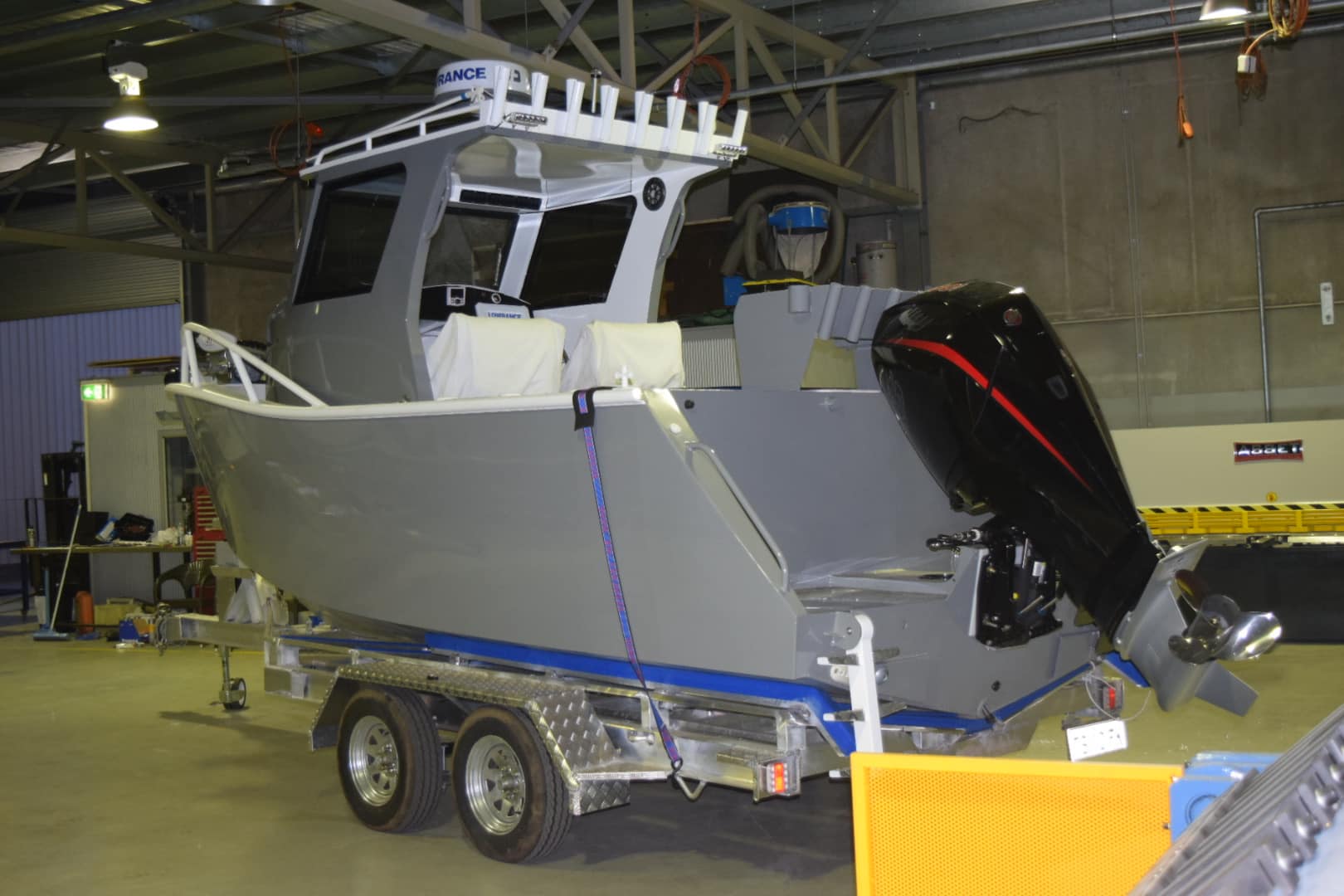r 6.1m walk around aluminium boat
