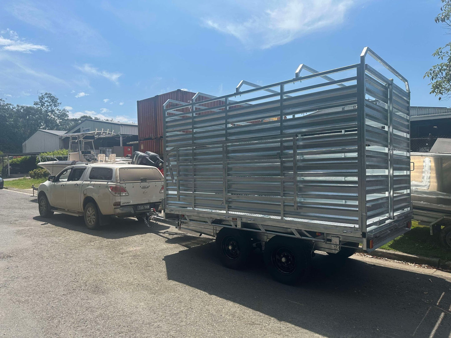 12 x 7 ft Tandem Flat Top Hydraulic Cattle Crate Tipper Trailer with Loading Ramps & Cage ATM 3500kg  – ATM 3500kg Galvanized QLD