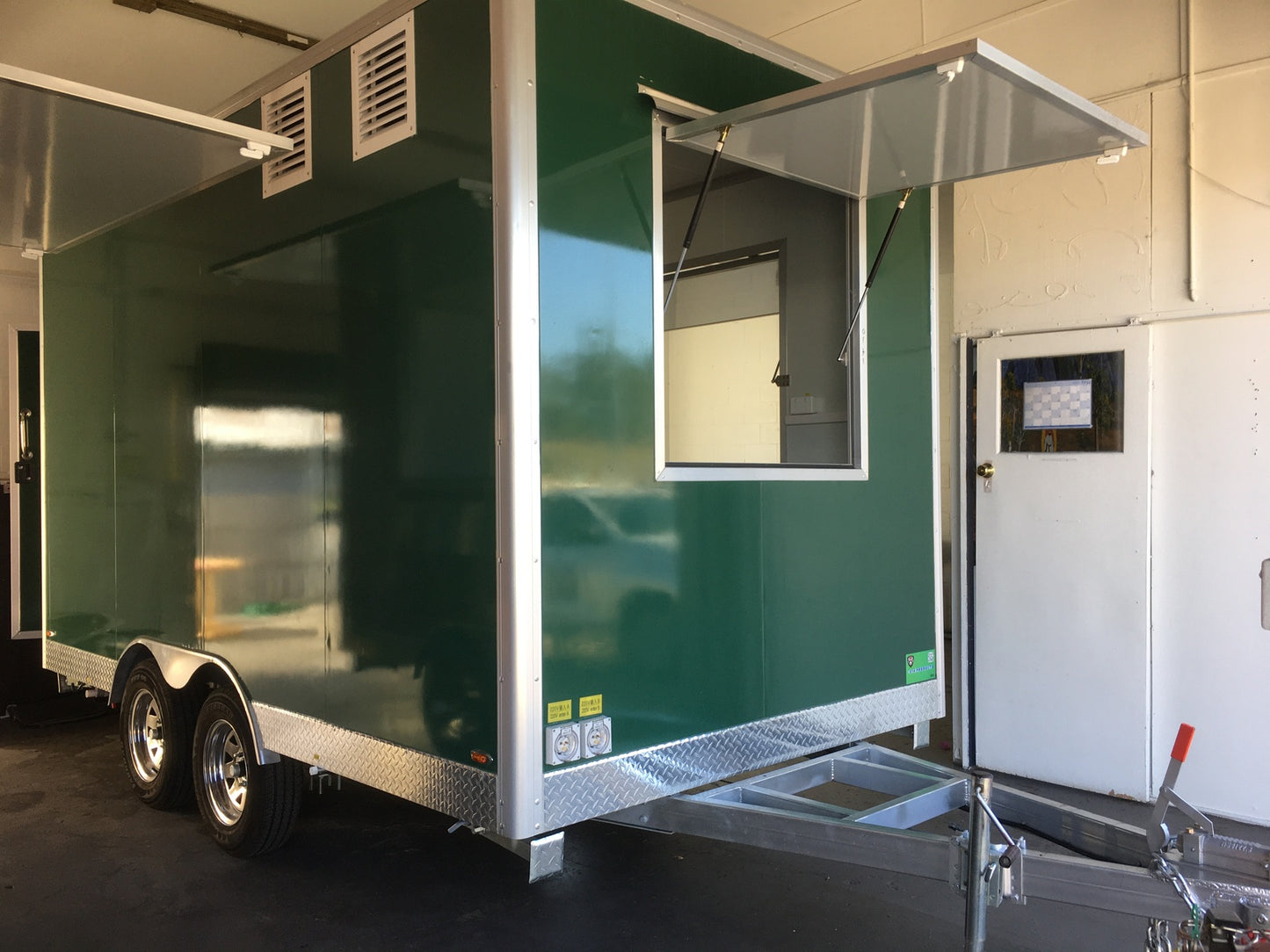 Food Trailer 3.5 x 2.1 meters Tandem with Great Inclusions and Colors