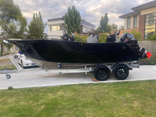 Shadow 550- side Console aluminum boat