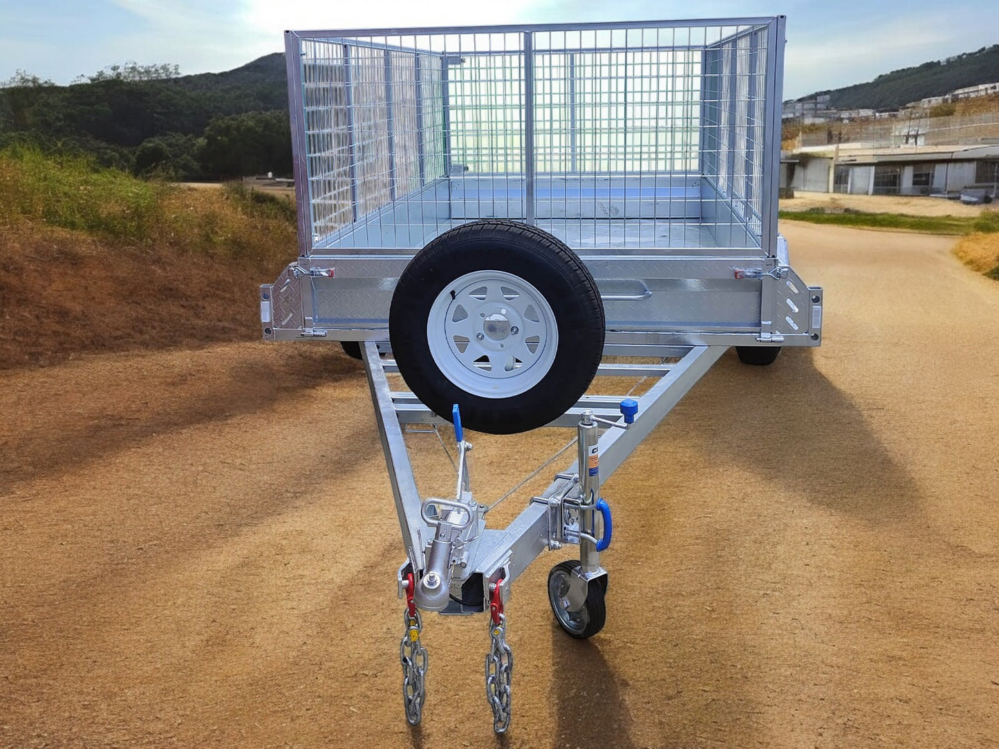 8×5 Tandem Box Trailer ATM-2000kg For Sale With 8 inch Jockey Wheel/ 1800mm Drawbar/ Full-length Side Steps