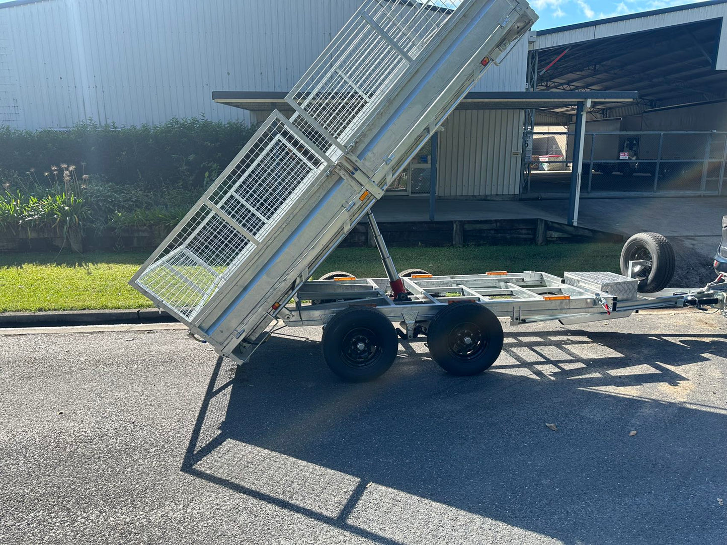 14 x 7 ft Tandem Flat Top Hydraulic Tipper Trailer with Loading Ramps & Cage ATM 3500kg