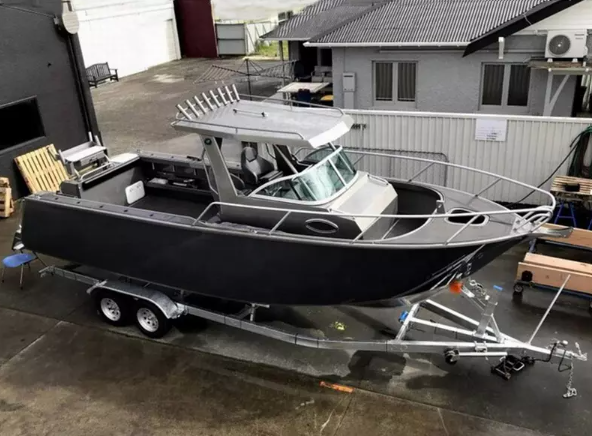 6.85m Center Cabin wolf pack