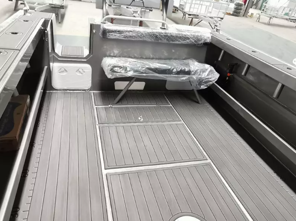 6.85m Center Cabin wolf pack