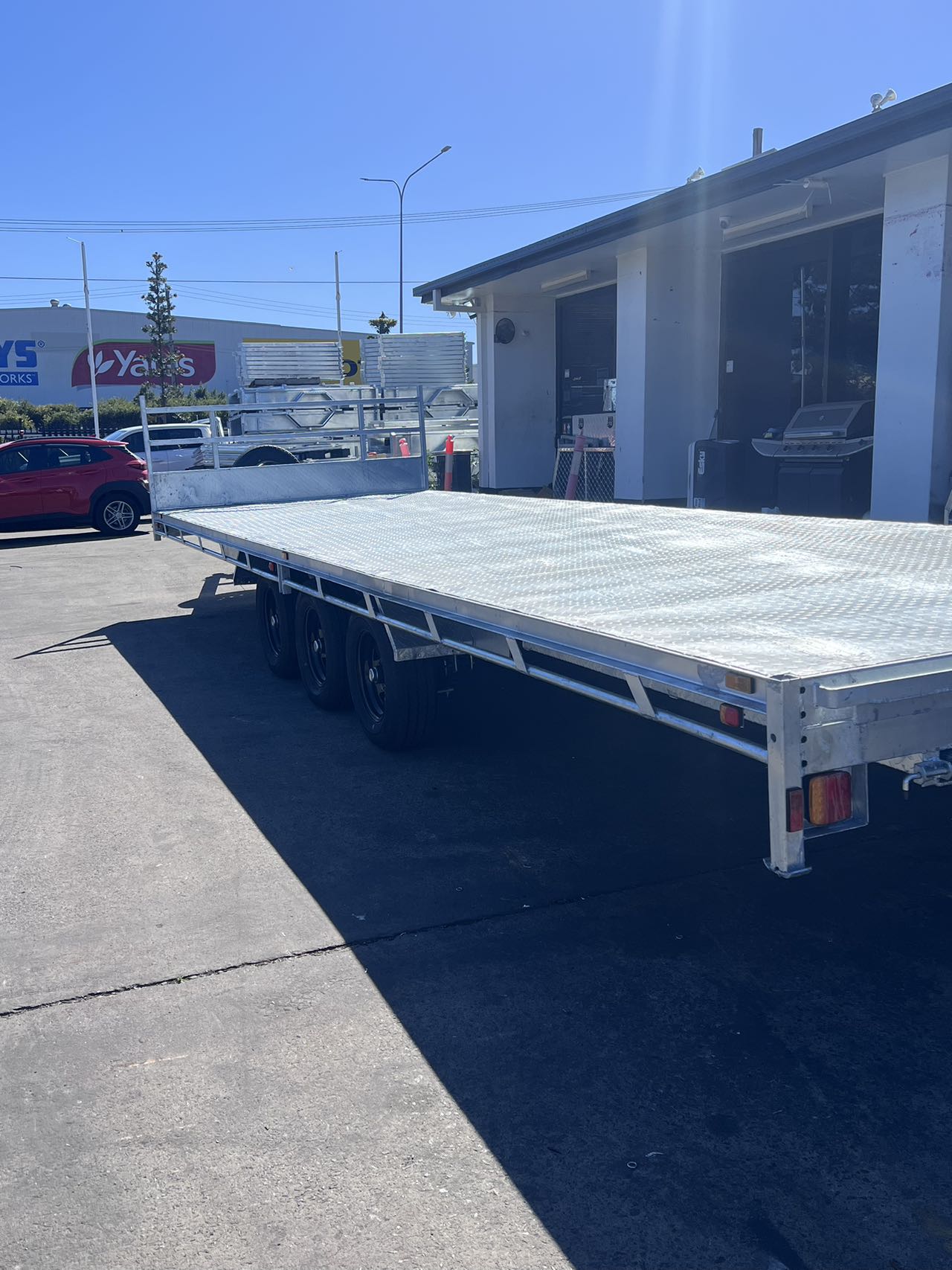 8M HYD TILTING FLAT TOP TRI AXLE TRAILER