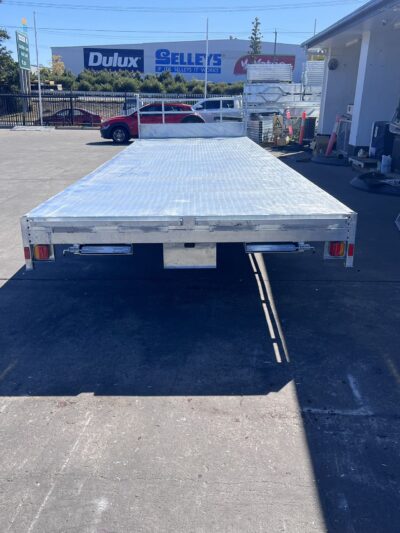 8M HYD TILTING FLAT TOP TRI AXLE TRAILER