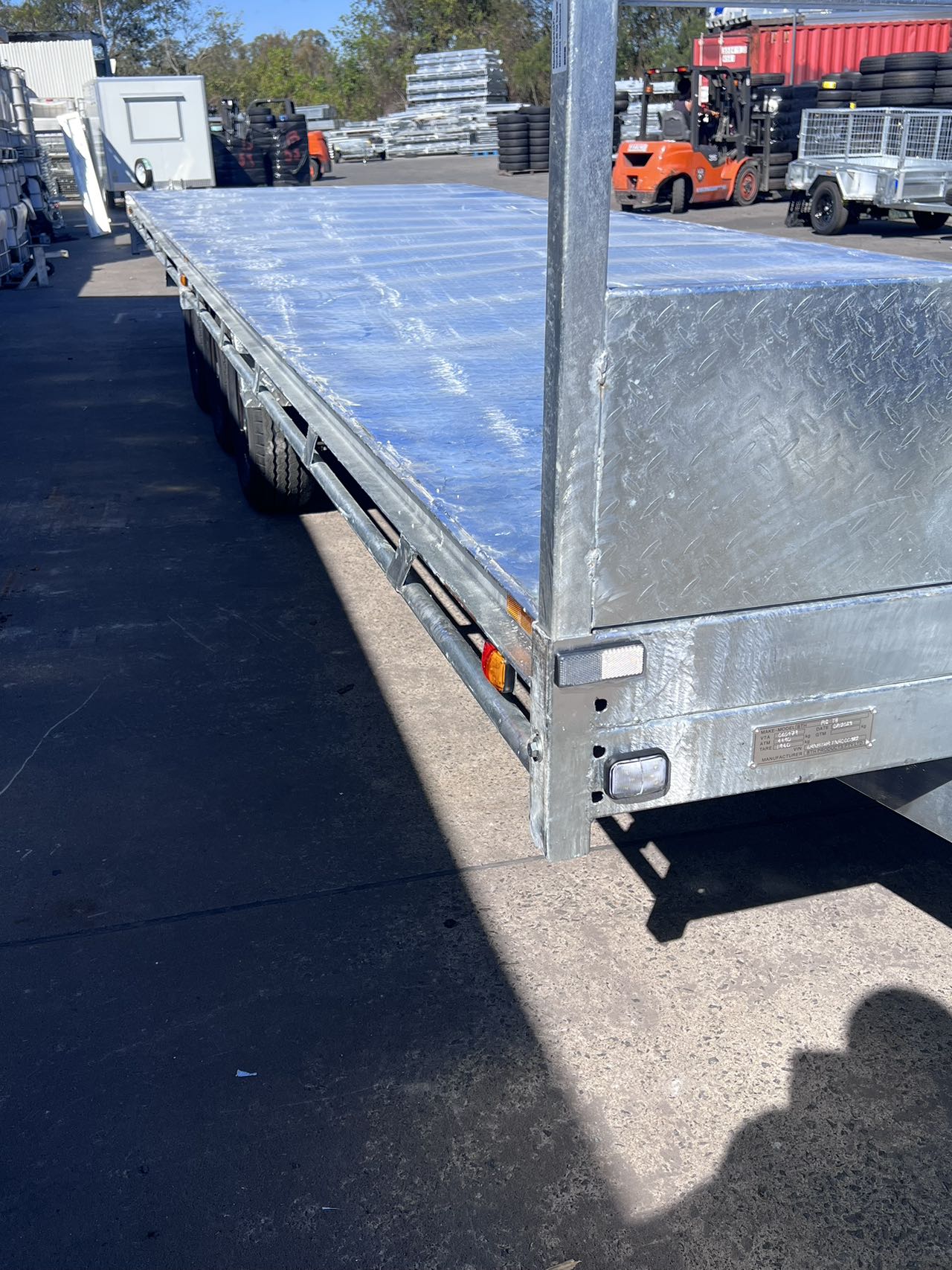 8M HYD TILTING FLAT TOP TRI AXLE TRAILER