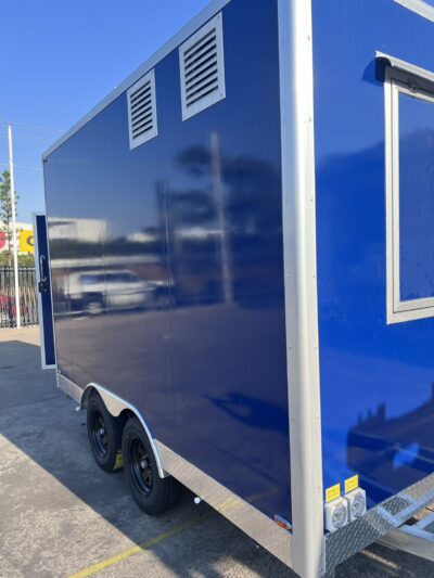 Food Trailer 3.5 x 2.1 meters Tandem with Great Inclusions and Colors