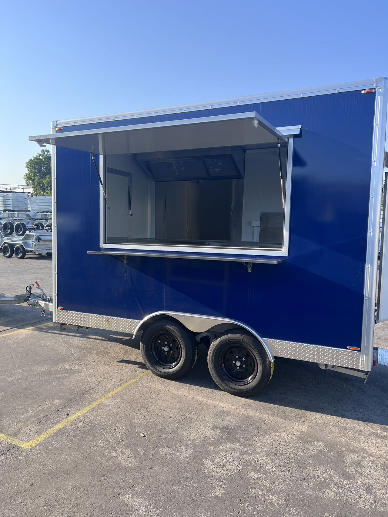 Food Trailer 3.5 x 2.1 meters Tandem with Great Inclusions and Colors