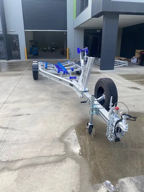 WP1921 Alloy dual axle, suits boats 5.4m to 6m. 2000kg