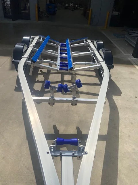 WP1921 Alloy dual axle, suits boats 5.4m to 6m. 2000kg