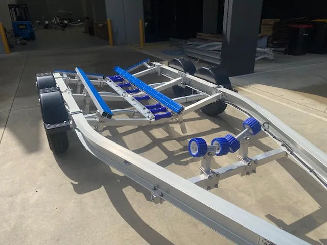 WP1921 Alloy dual axle, suits boats 5.4m to 6m. 2000kg