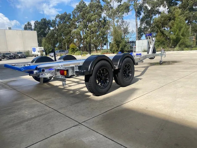 WP1921 Alloy dual axle, suits boats 5.4m to 6m. 2000kg