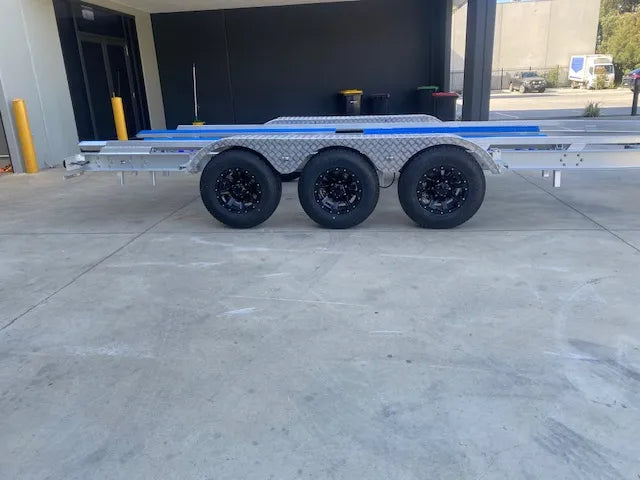 Wolf Pack Marine WP3033 – Alloy Tri‑Axle Boat Trailer (4.5T)