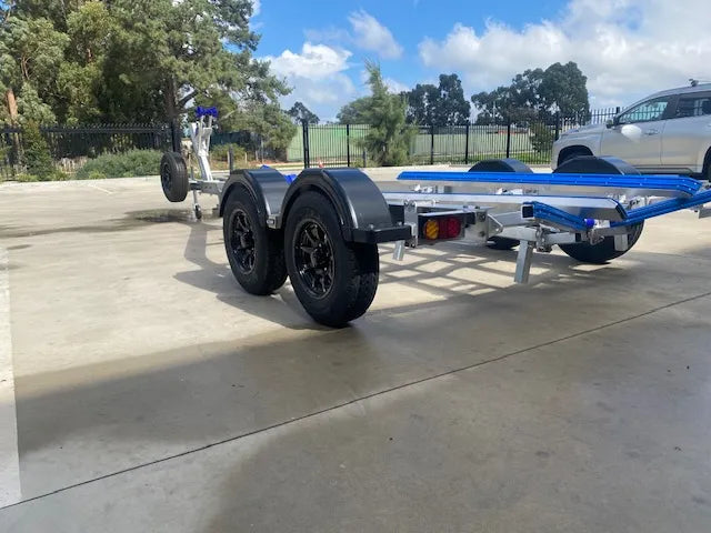 WP1921 Alloy dual axle, suits boats 5.4m to 6m. 2000kg