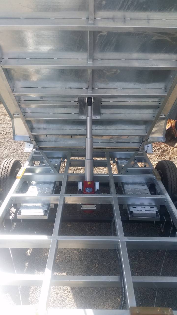 10 x 5 ft Tandem Hydraulic Tipper Trailer  3500kg, Galvanized