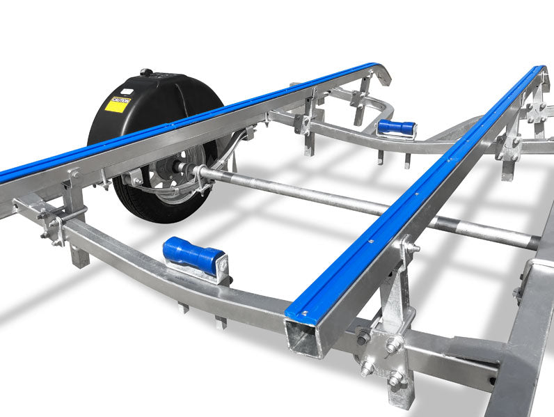 4900 SERIES BOAT TRAILER WITH DISC BRAKES (WOBBLE ROLLERS OR SKID TYPE)